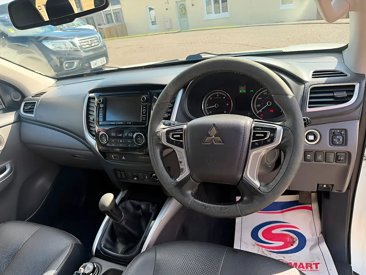 Used 2017 Mitsubishi L200 Warrior White - Interior and Exterior details 13