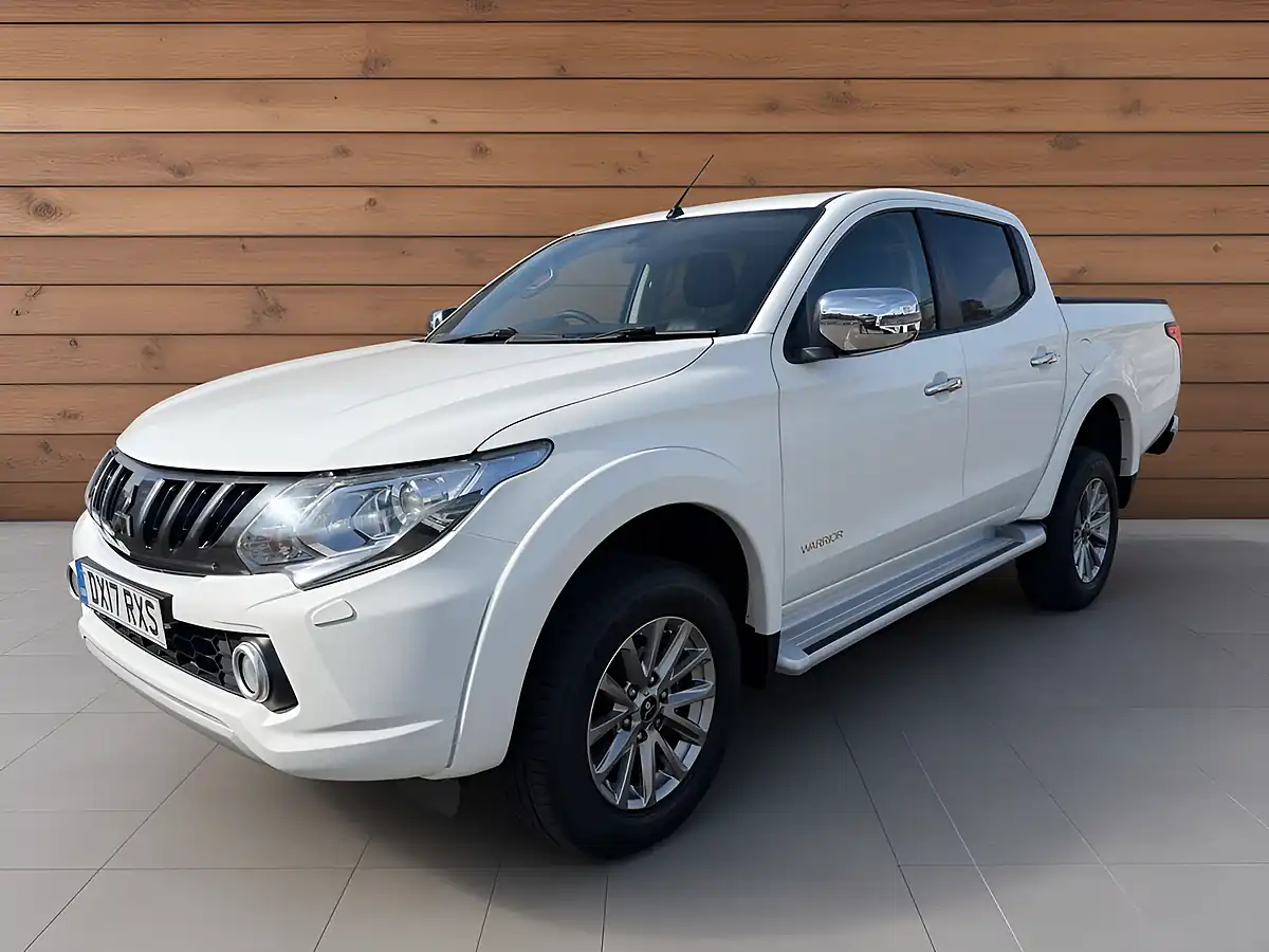 Used 2017 Mitsubishi L200 Warrior White - Interior and Exterior details 2