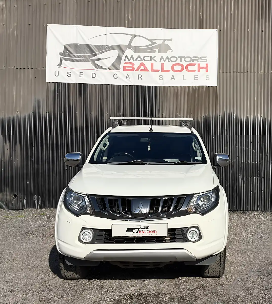 Used 2017 Mitsubishi L200 Warrior White - Interior and Exterior details 10