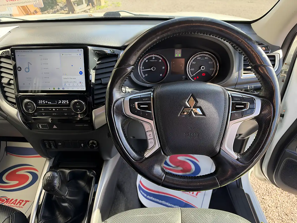 Used 2017 Mitsubishi L200 Warrior White - Interior and Exterior details 13