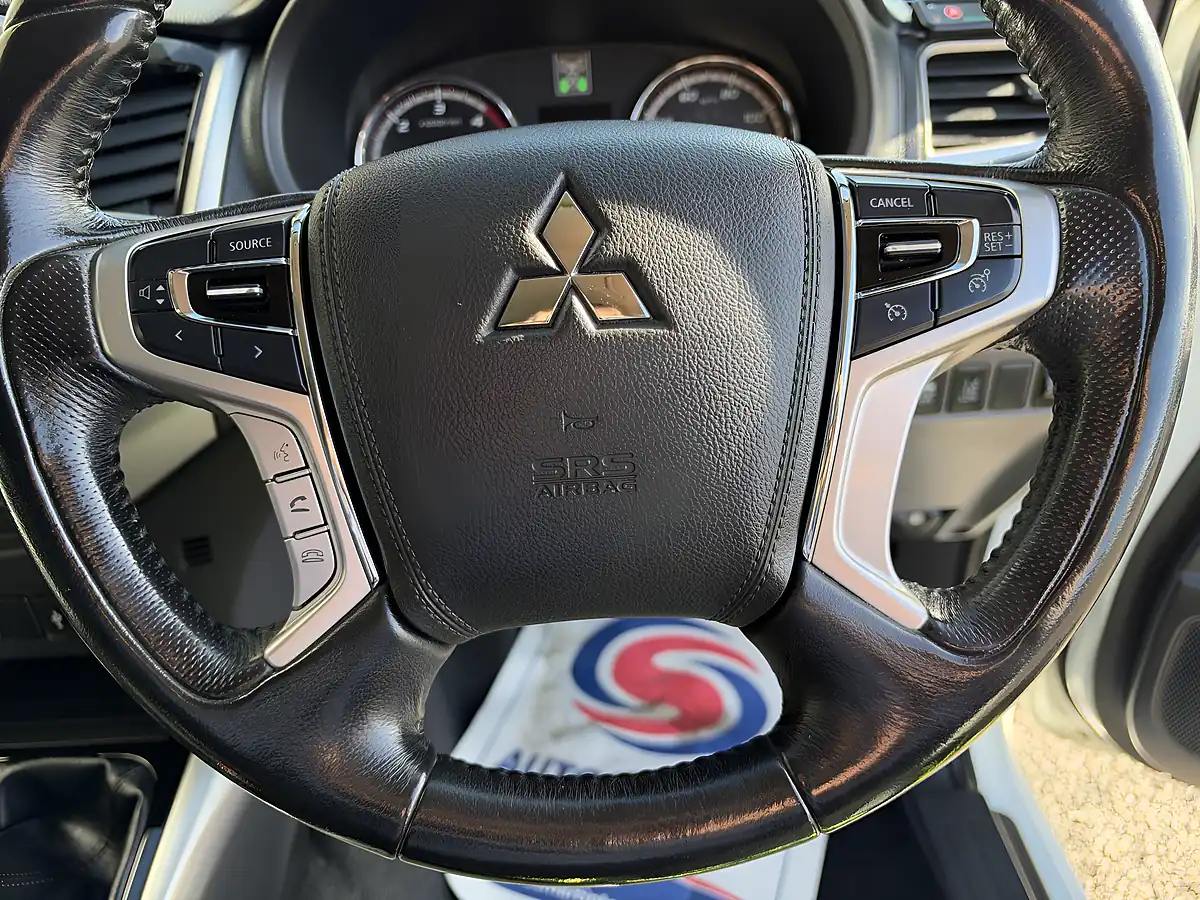Used 2017 Mitsubishi L200 Warrior White - Interior and Exterior details 14