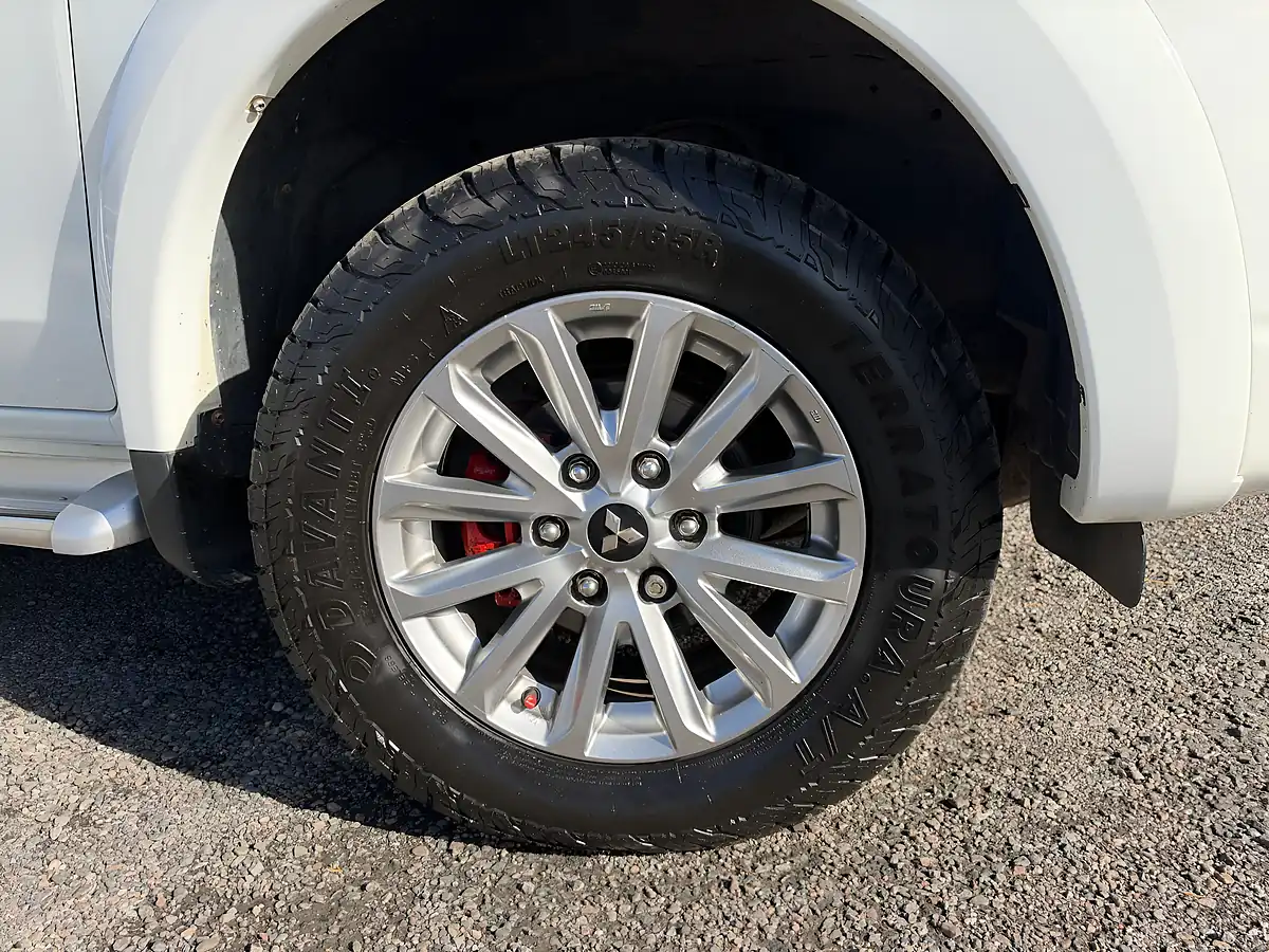 Used 2017 Mitsubishi L200 Warrior White - Interior and Exterior details 3
