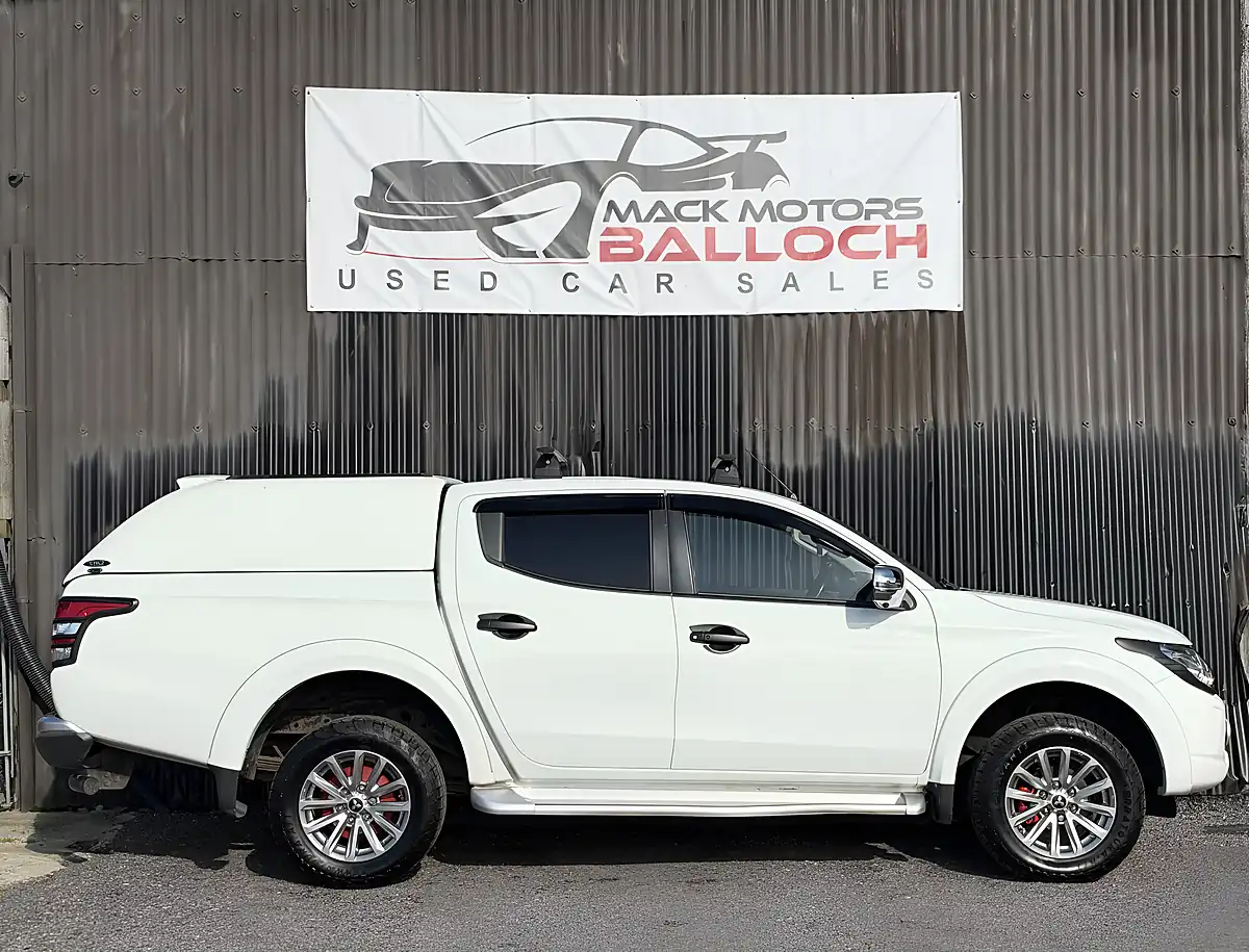 Used 2017 Mitsubishi L200 Warrior White - Interior and Exterior details 4