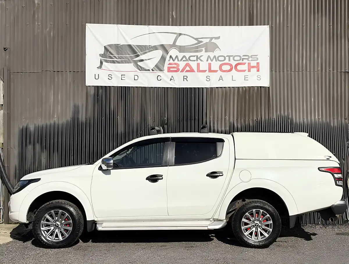 Used 2017 Mitsubishi L200 Warrior White - Interior and Exterior details 8