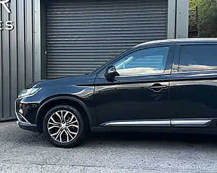 Used 2017 Mitsubishi Outlander 3 4WD Euro 6 5dr Black - Interior and Exterior details 10