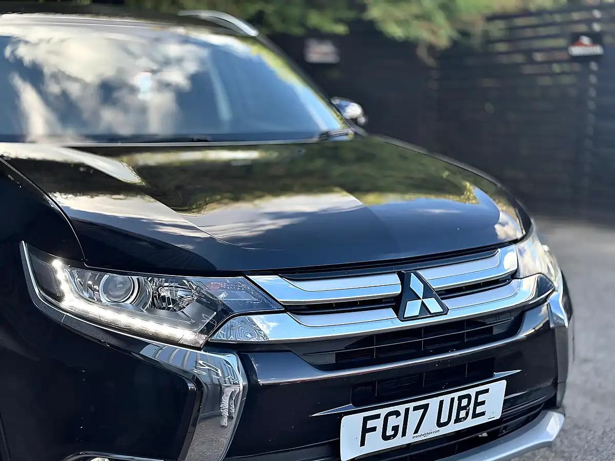 Used 2017 Mitsubishi Outlander 3 4WD Euro 6 5dr Black - Interior and Exterior details 11
