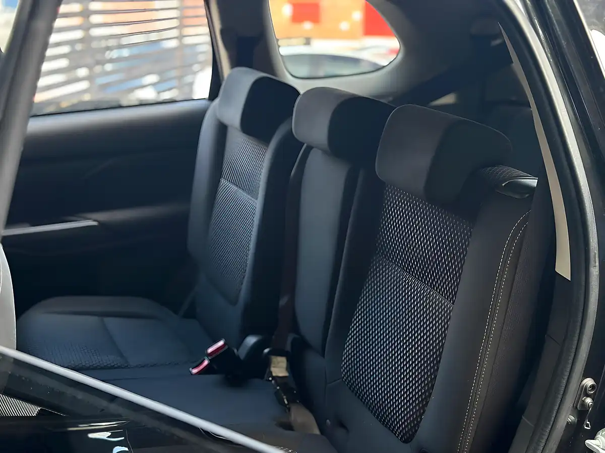 Used 2017 Mitsubishi Outlander 3 4WD Euro 6 5dr Black - Interior and Exterior details 16
