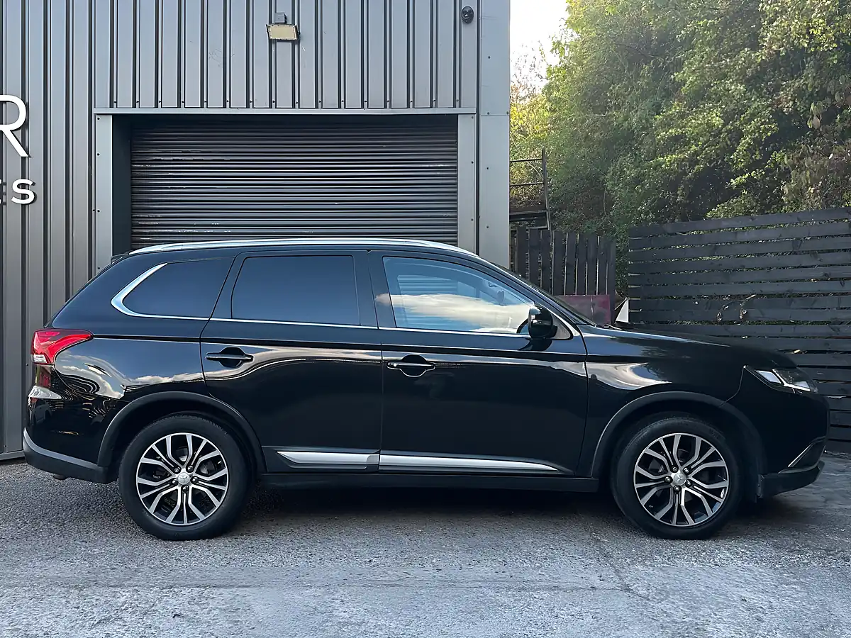 Used 2017 Mitsubishi Outlander 3 4WD Euro 6 5dr Black - Interior and Exterior details 4
