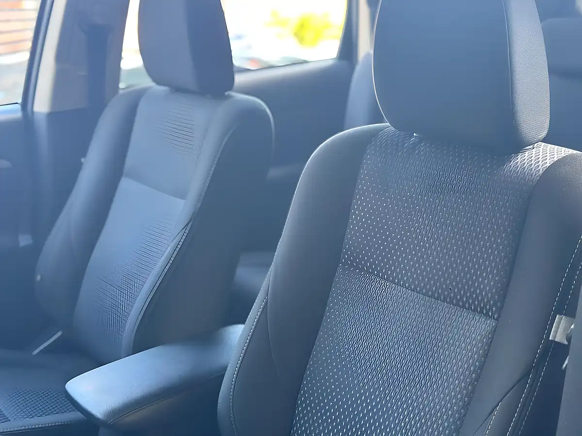 Used 2017 Mitsubishi Outlander 3 4WD Euro 6 5dr Black - Interior and Exterior details 9
