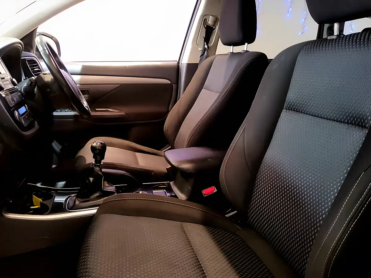 Used 2017 Mitsubishi Outlander 3 Blue - Interior and Exterior details 10