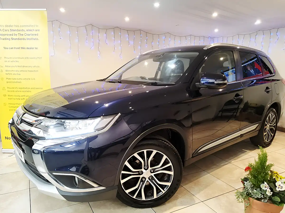 Used 2017 Mitsubishi Outlander 3 Blue - Interior and Exterior details 2