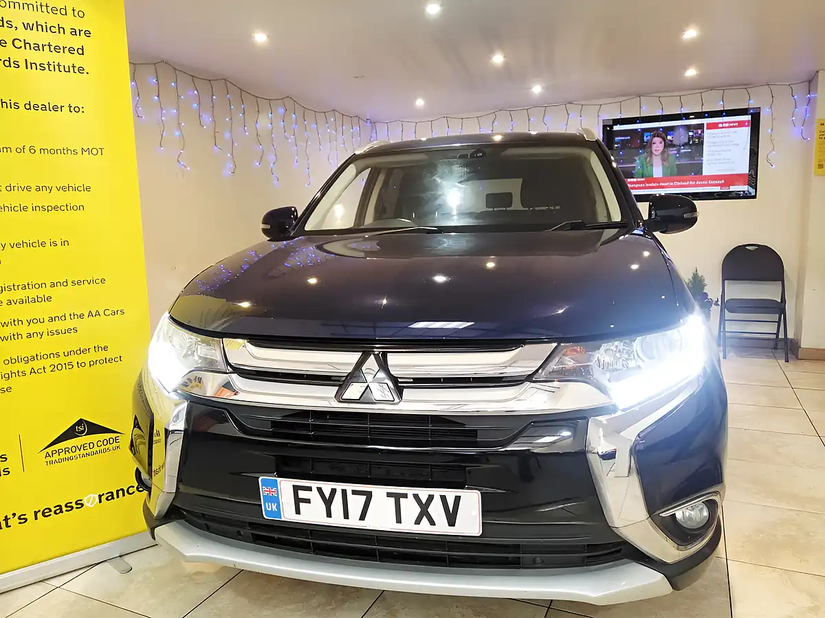 Used 2017 Mitsubishi Outlander 3 Blue - Interior and Exterior details 4