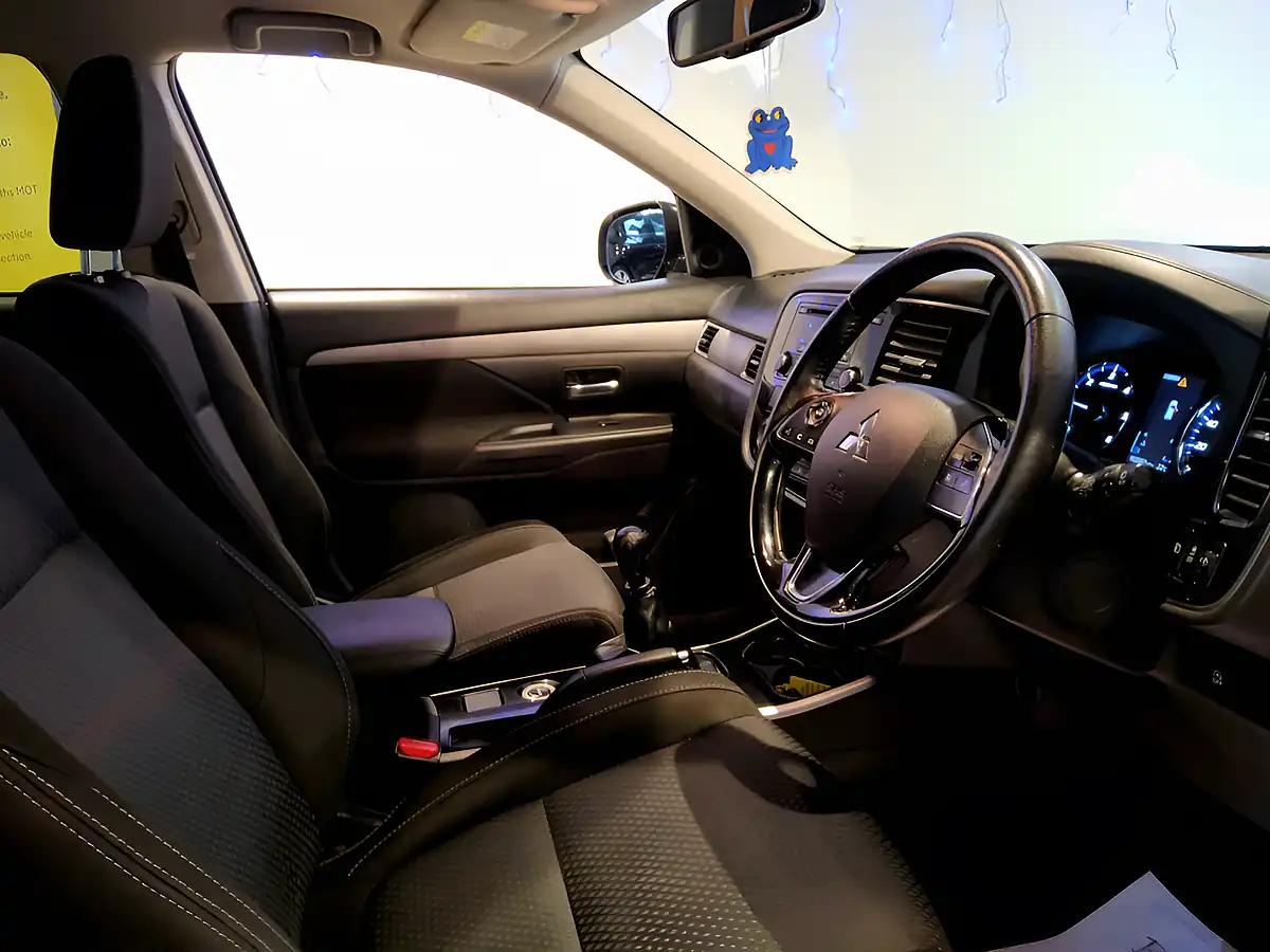 Used 2017 Mitsubishi Outlander 3 Blue - Interior and Exterior details 8