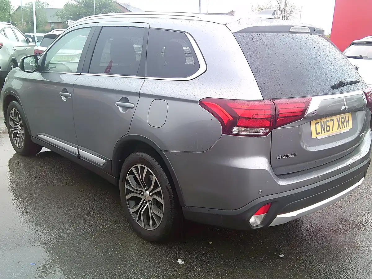 Used 2017 Mitsubishi Outlander 3 Grey - Interior and Exterior details 2