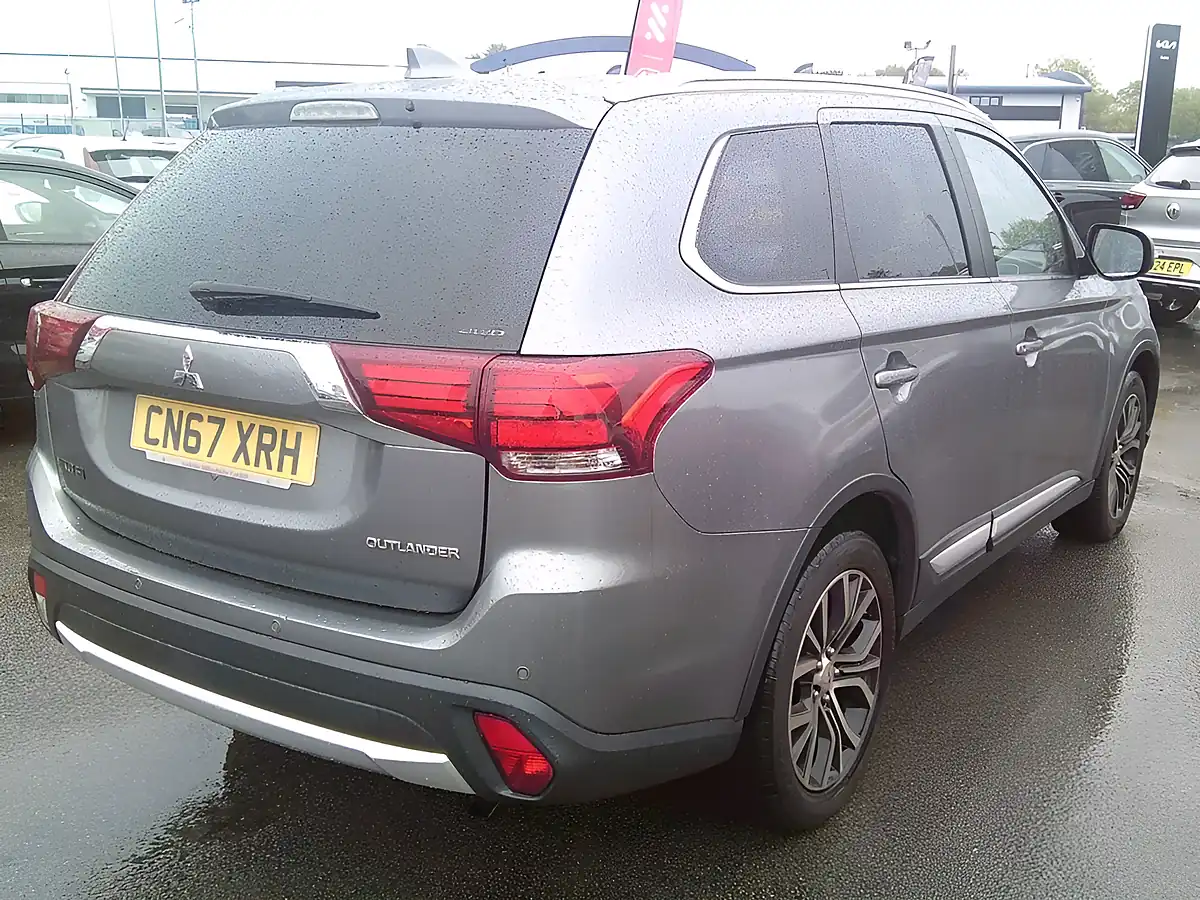 Used 2017 Mitsubishi Outlander 3 Grey - Interior and Exterior details 4