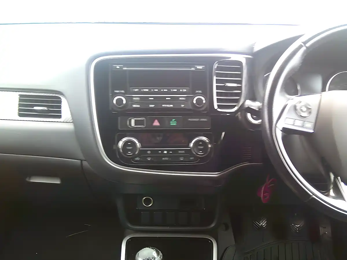 Used 2017 Mitsubishi Outlander 3 Grey - Interior and Exterior details 5