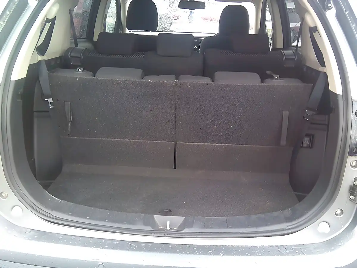 Used 2017 Mitsubishi Outlander 3 Grey - Interior and Exterior details 8