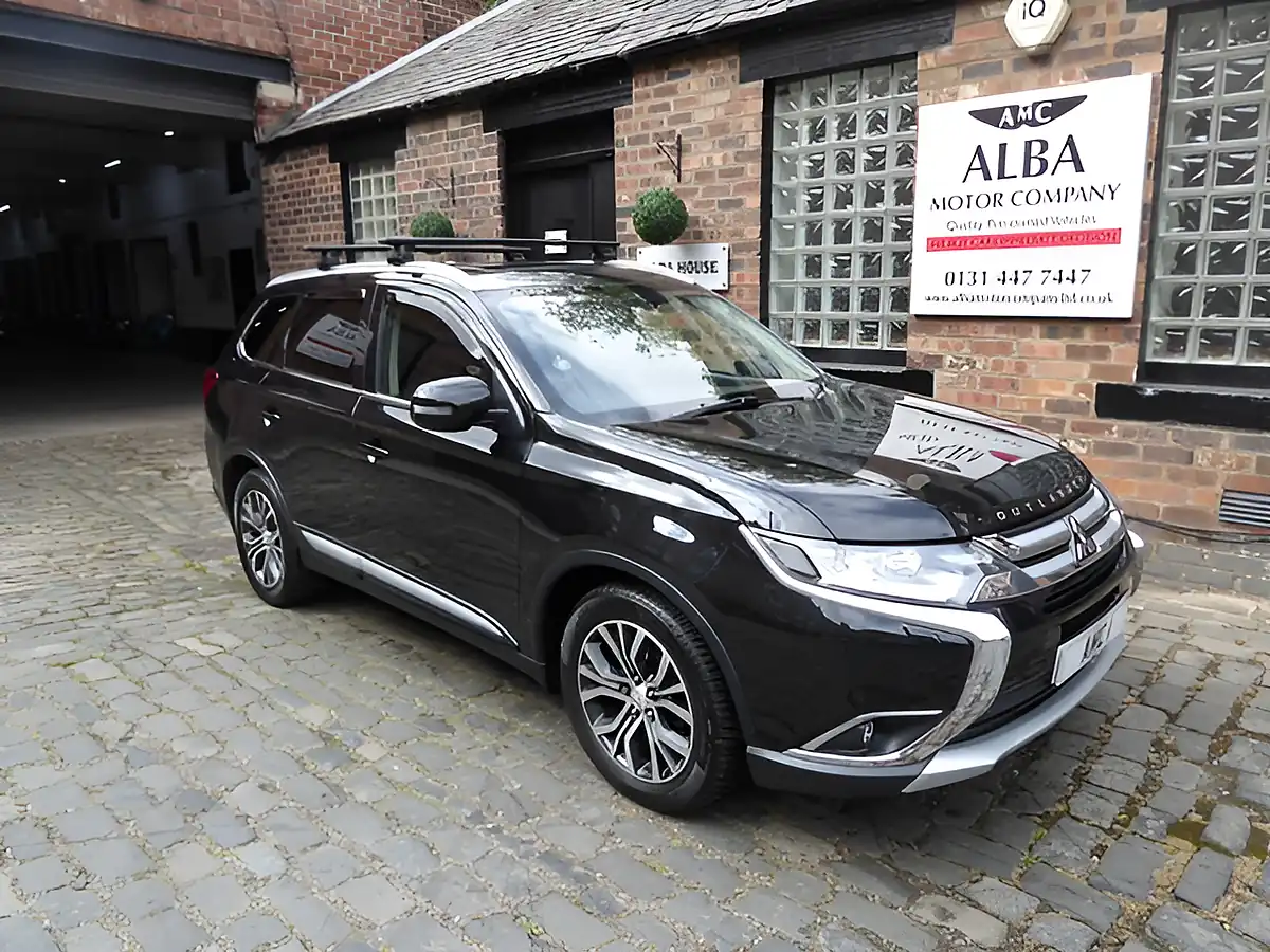 Used 2017 Mitsubishi Outlander 4 4WD Euro 6 5dr Black - Front View