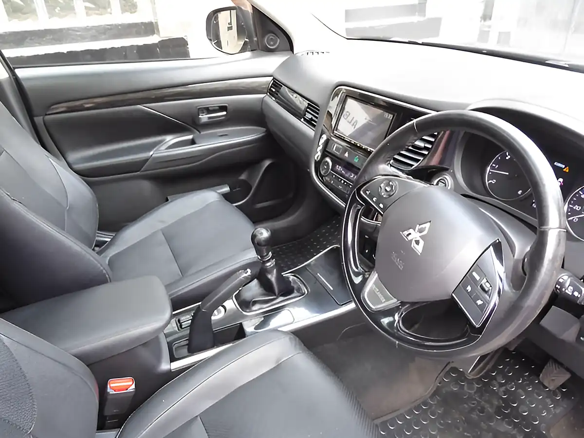 Used 2017 Mitsubishi Outlander 4 4WD Euro 6 5dr Black - Interior and Exterior details 10
