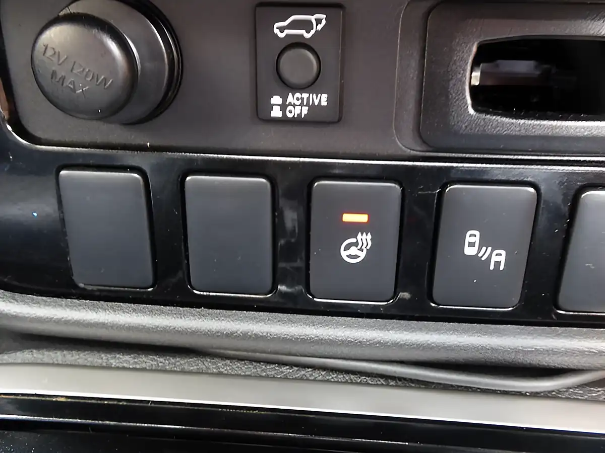 Used 2017 Mitsubishi Outlander 4 4WD Euro 6 5dr Black - Interior and Exterior details 14