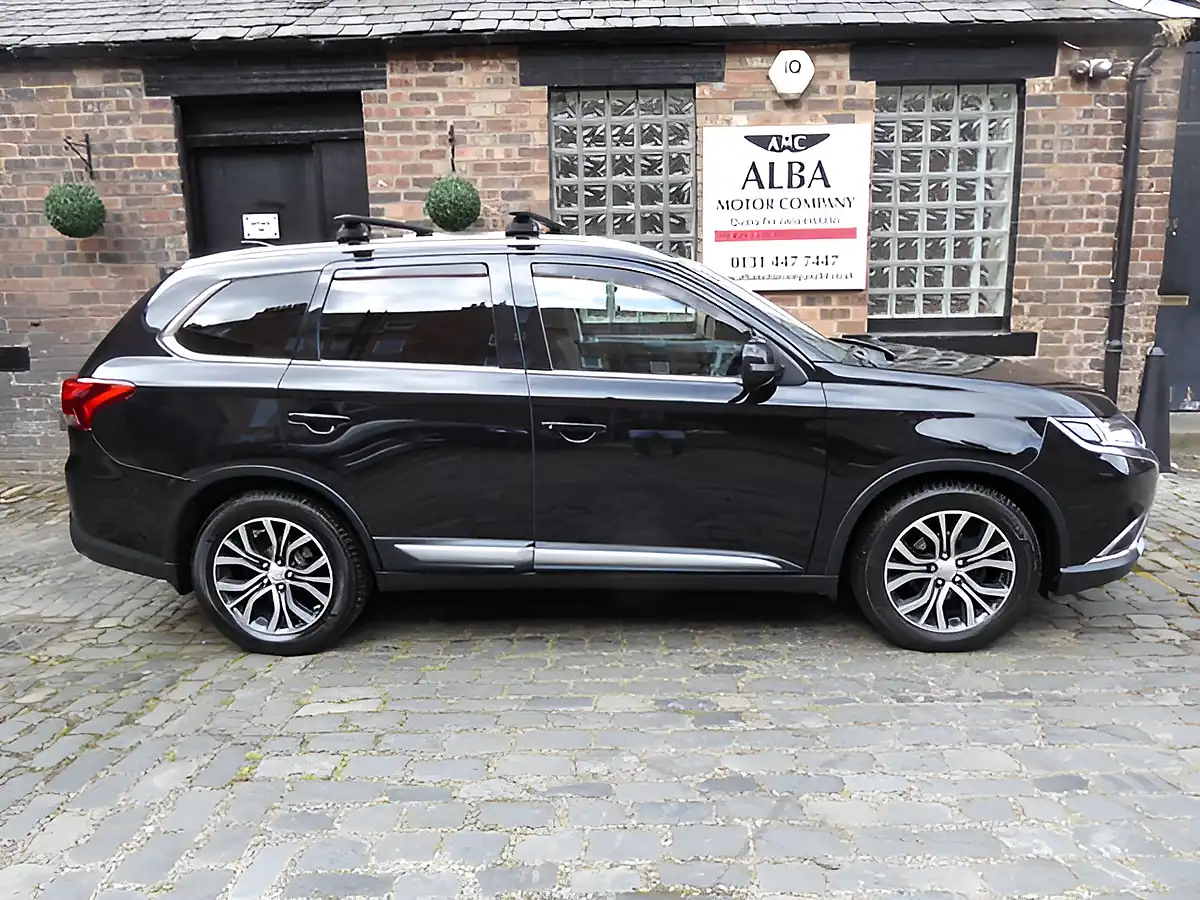 Used 2017 Mitsubishi Outlander 4 4WD Euro 6 5dr Black - Interior and Exterior details 7
