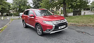 Used 2017 Mitsubishi Outlander 4 Red - Interior and Exterior details 2