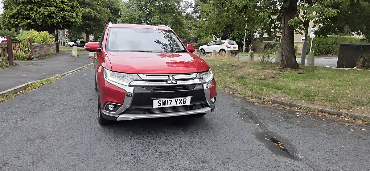 Used 2017 Mitsubishi Outlander 4 Red - Interior and Exterior details 4