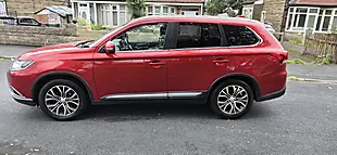 Used 2017 Mitsubishi Outlander 4 Red - Interior and Exterior details 9