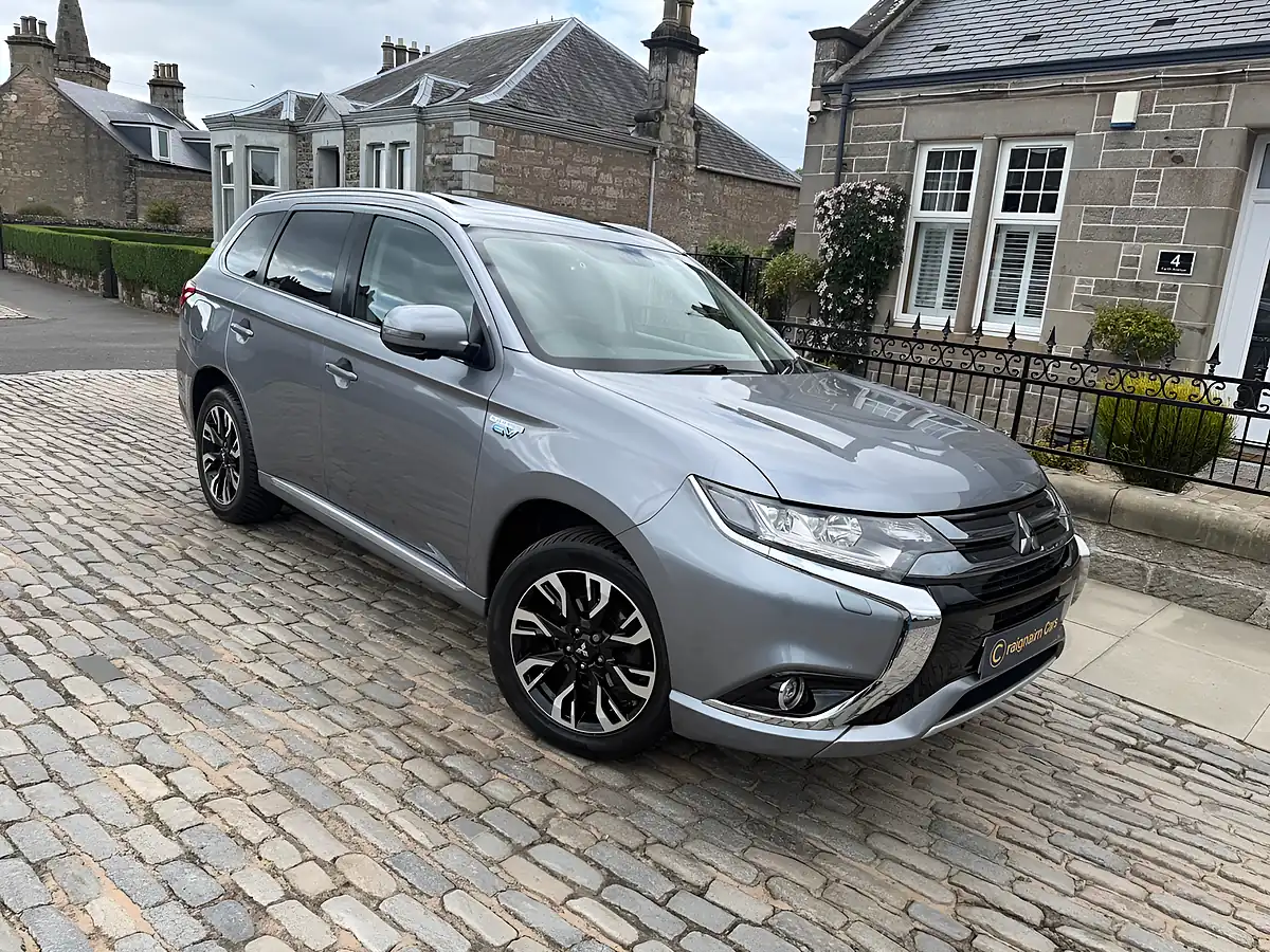 Used 2017 Mitsubishi Outlander 4WD Atlantic Grey - Front View