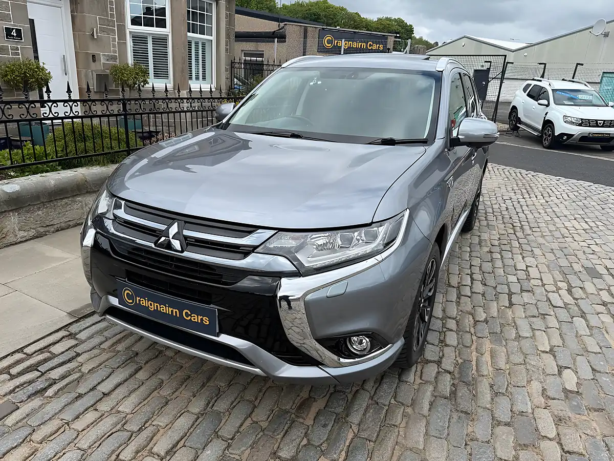 Used 2017 Mitsubishi Outlander 4WD Atlantic Grey - Interior and Exterior details 10