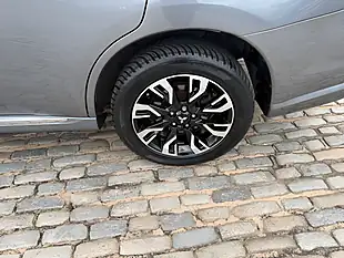 Used 2017 Mitsubishi Outlander 4WD Atlantic Grey - Interior and Exterior details 15