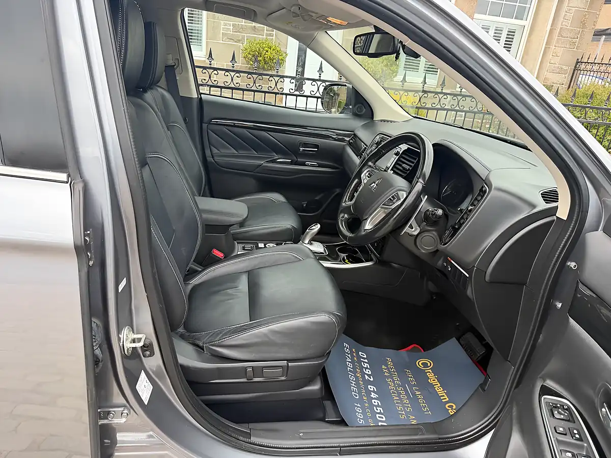 Used 2017 Mitsubishi Outlander 4WD Atlantic Grey - Interior and Exterior details 2