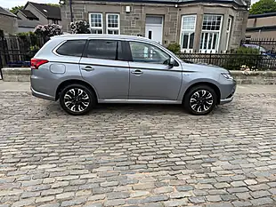 Used 2017 Mitsubishi Outlander 4WD Atlantic Grey - Interior and Exterior details 5