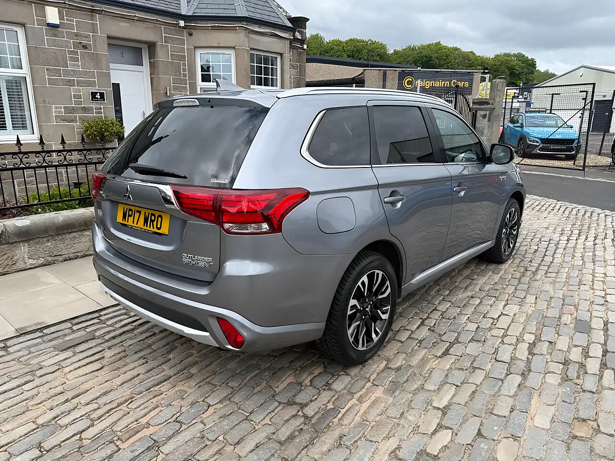 Used 2017 Mitsubishi Outlander 4WD Atlantic Grey - Interior and Exterior details 6