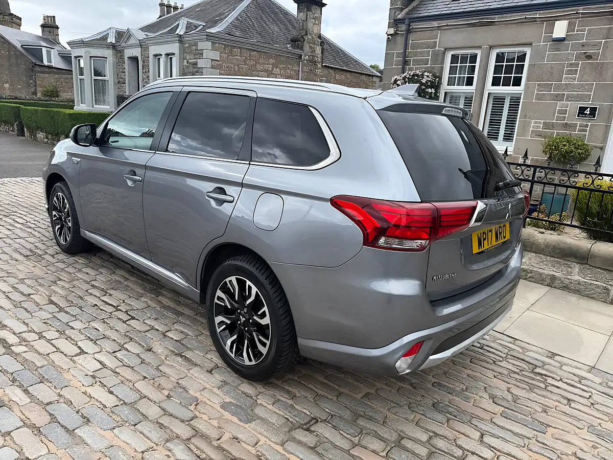 Used 2017 Mitsubishi Outlander 4WD Atlantic Grey - Interior and Exterior details 7