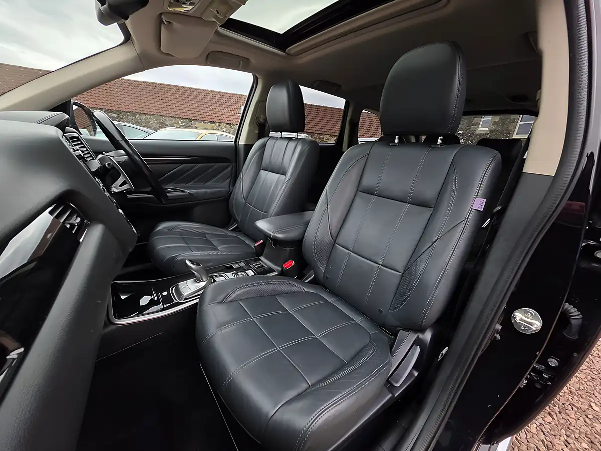 Used 2017 Mitsubishi Outlander Top Spec Pearlescent Black - Interior and Exterior details 10
