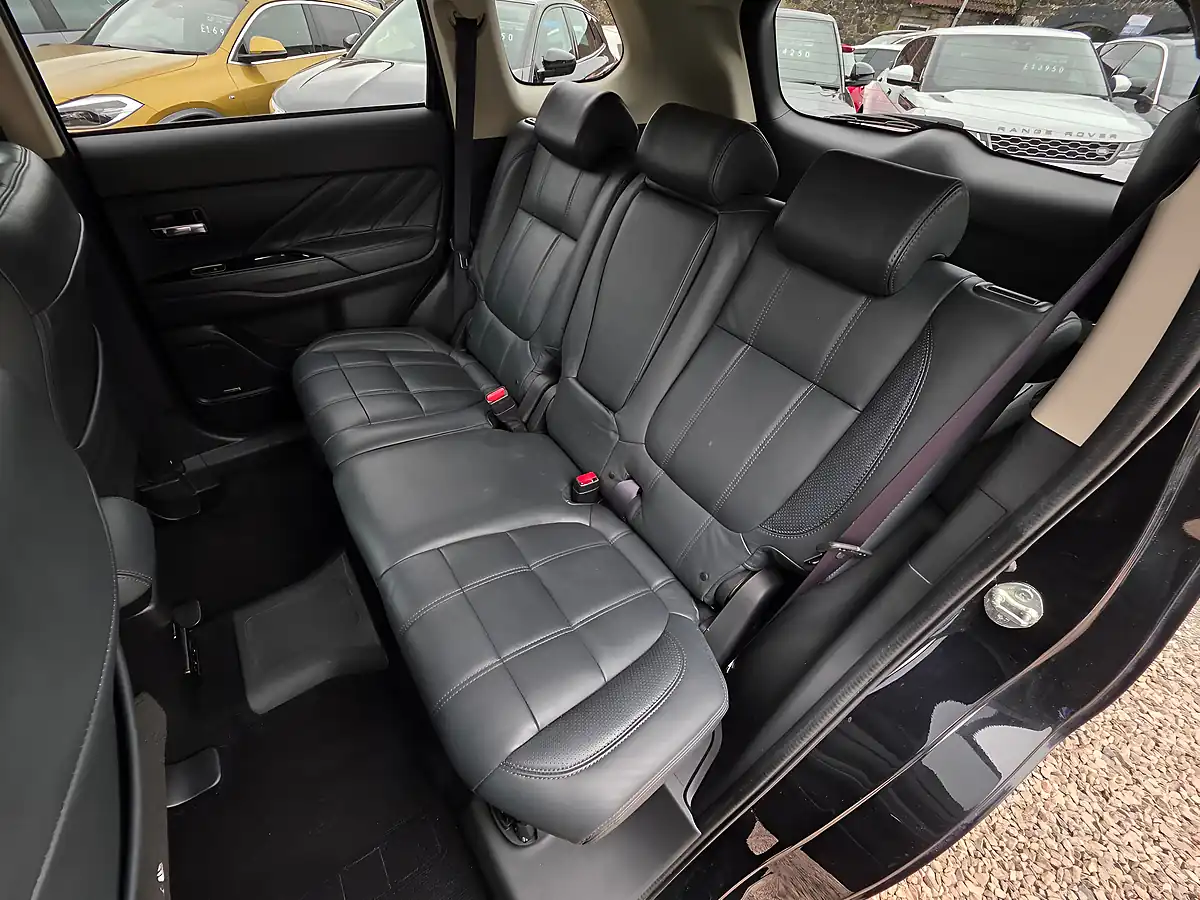 Used 2017 Mitsubishi Outlander Top Spec Pearlescent Black - Interior and Exterior details 12