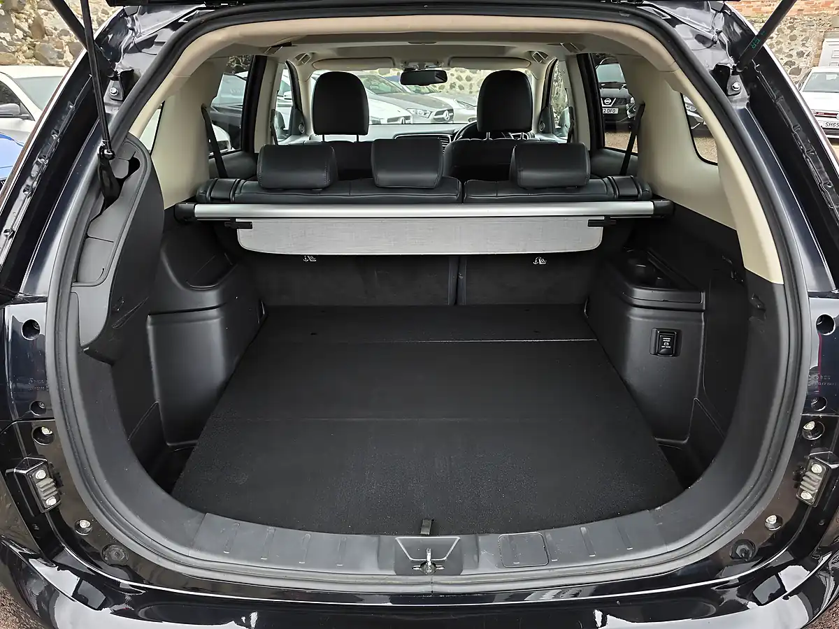 Used 2017 Mitsubishi Outlander Top Spec Pearlescent Black - Interior and Exterior details 13