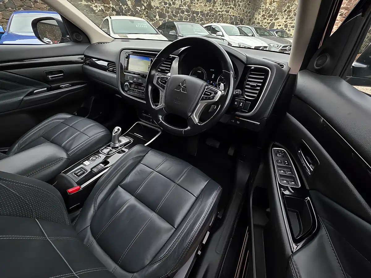 Used 2017 Mitsubishi Outlander Top Spec Pearlescent Black - Interior and Exterior details 8