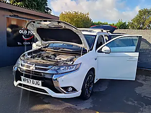 Used 2017 Mitsubishi Outlander White - Interior and Exterior details 10