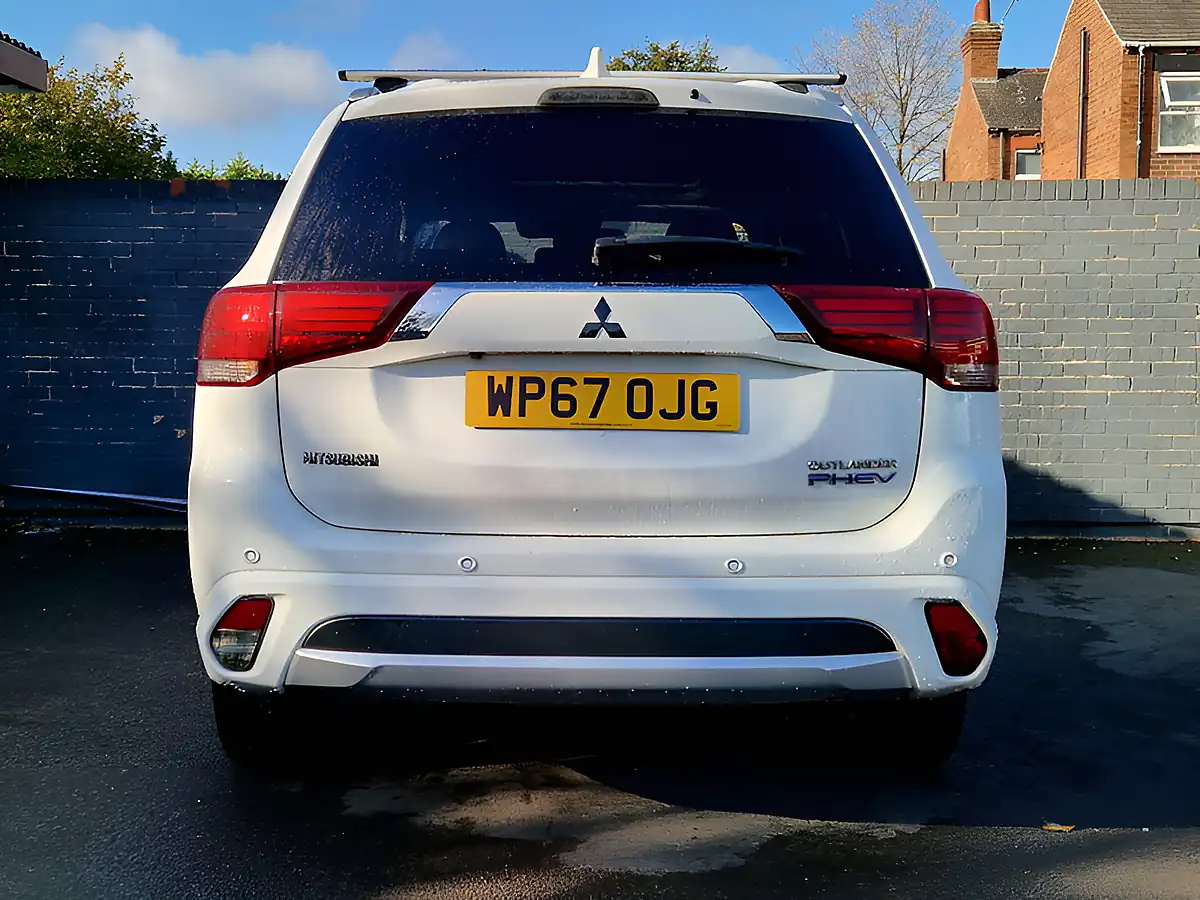 Used 2017 Mitsubishi Outlander White - Interior and Exterior details 13
