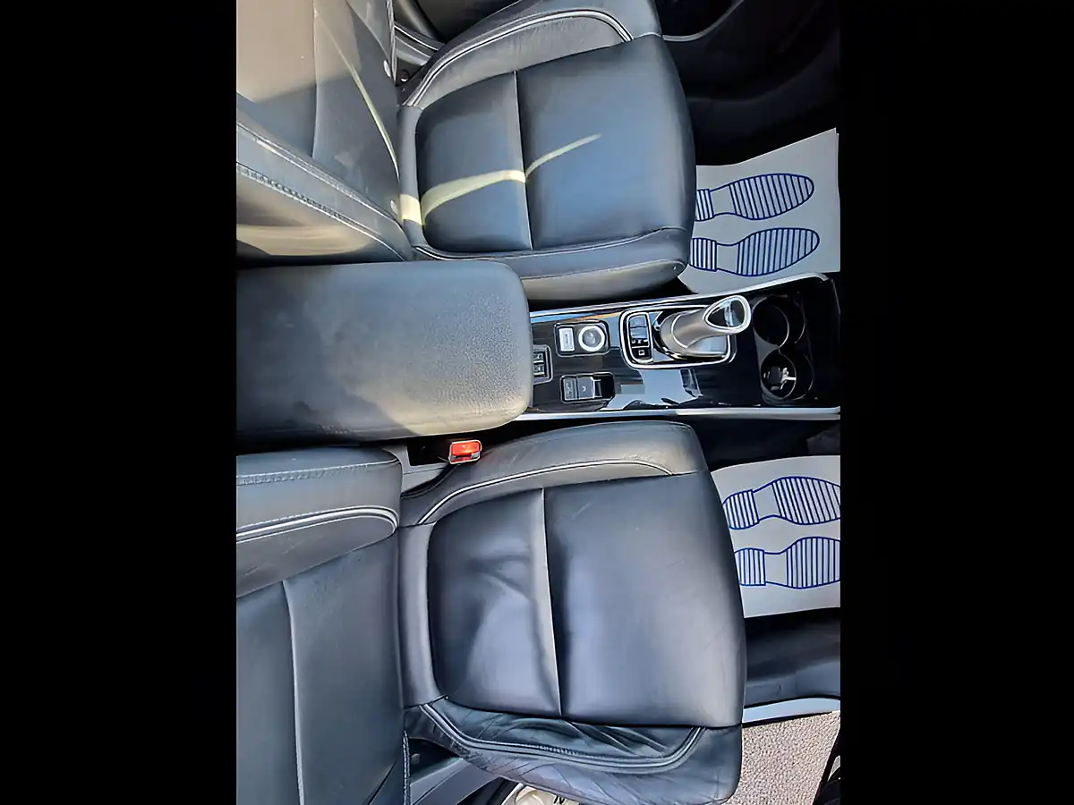 Used 2017 Mitsubishi Outlander White - Interior and Exterior details 14