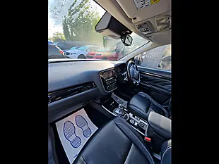 Used 2017 Mitsubishi Outlander White - Interior and Exterior details 16