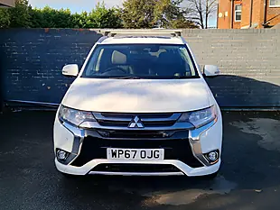 Used 2017 Mitsubishi Outlander White - Interior and Exterior details 4