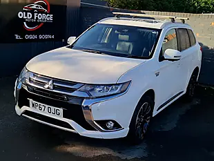 Used 2017 Mitsubishi Outlander White - Interior and Exterior details 5