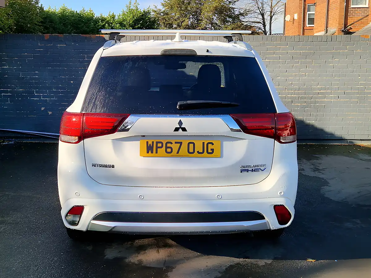 Used 2017 Mitsubishi Outlander White - Interior and Exterior details 9