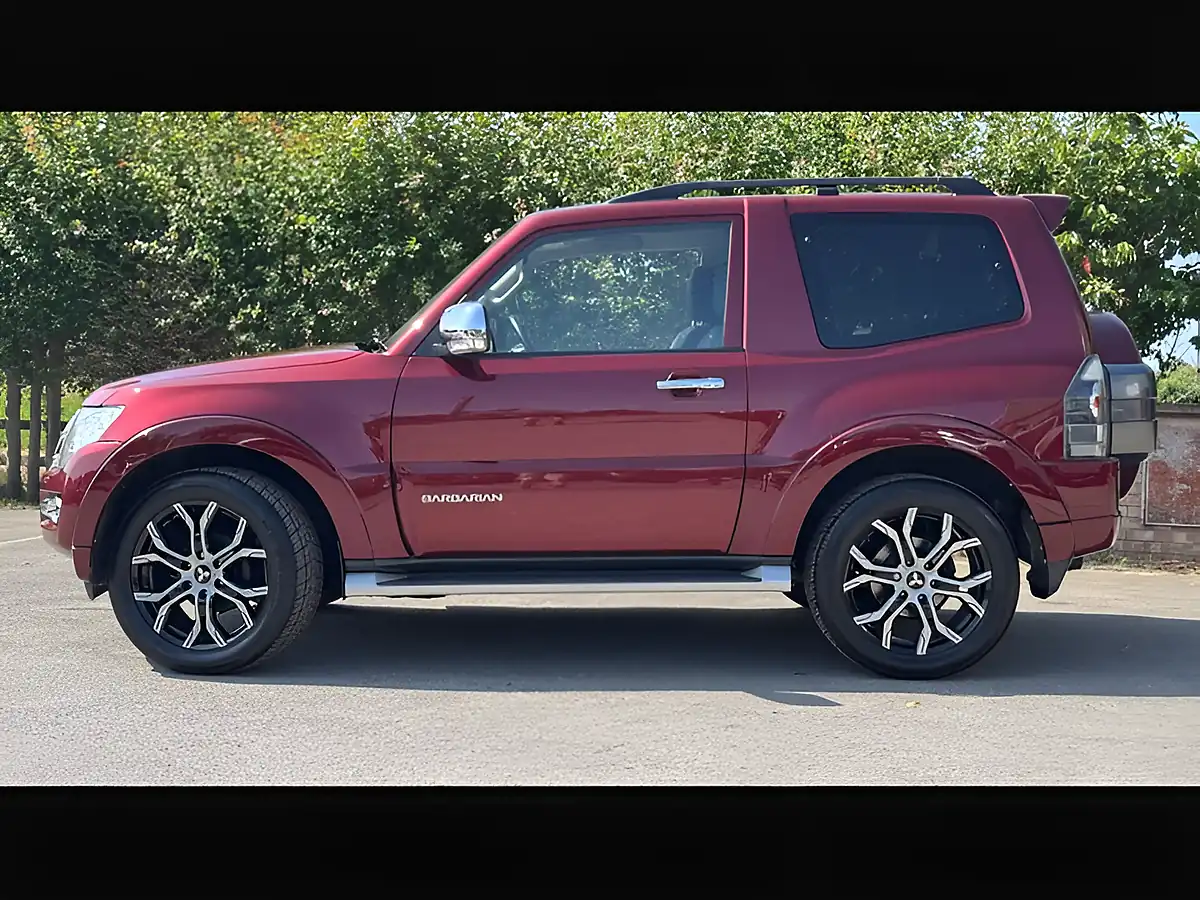 Used 2017 Mitsubishi Shogun Barbarian Red - Interior and Exterior details 12