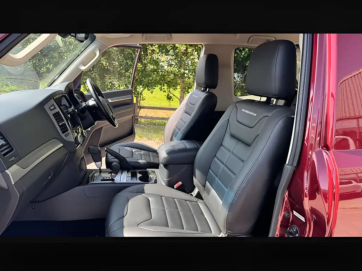 Used 2017 Mitsubishi Shogun Barbarian Red - Interior and Exterior details 16