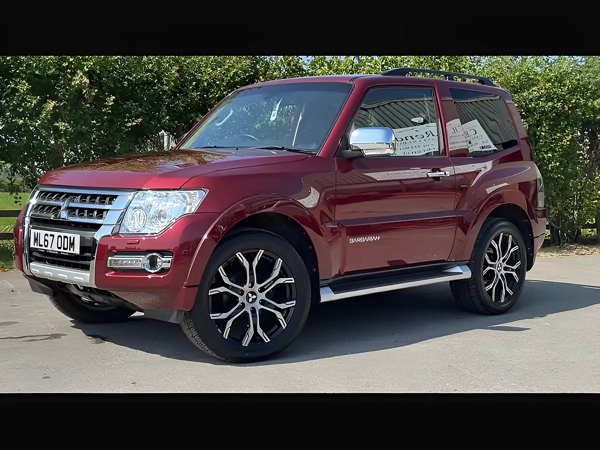 Used 2017 Mitsubishi Shogun Barbarian Red - Interior and Exterior details 3