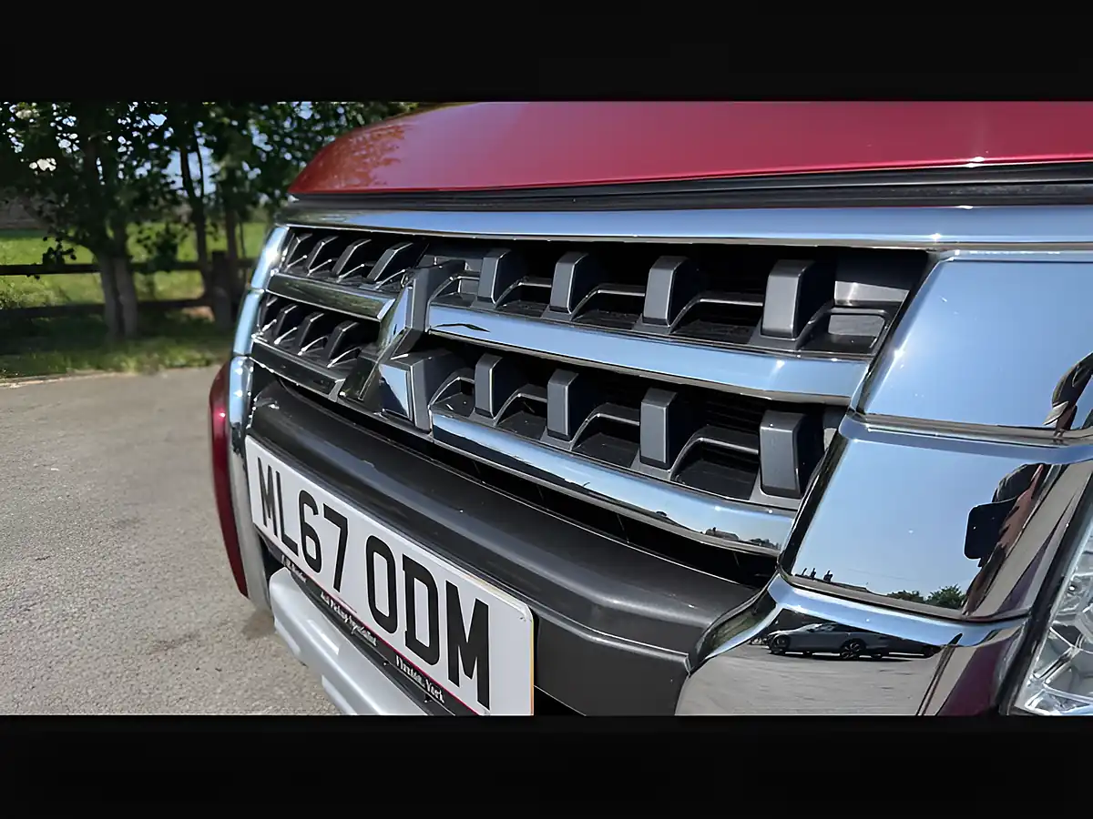 Used 2017 Mitsubishi Shogun Barbarian Red - Interior and Exterior details 6